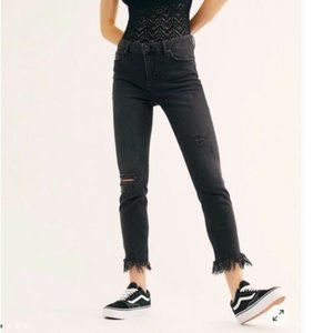 Vestique Black Distressed Cropped Jeans Size Large